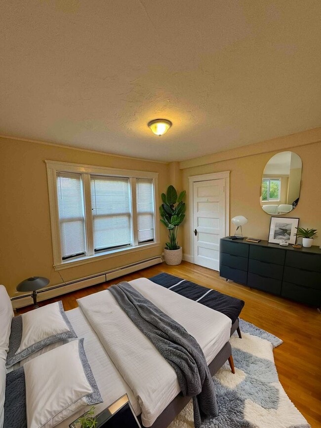 Photo - Avl 6/1 - Porter Sq 3.5BR, hot water inc, updated kitchen! Apartment