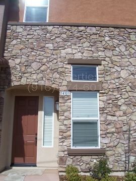 Building Photo - Gorgeous multi story condo in great location