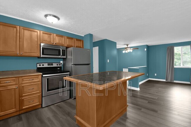 Building Photo - 420 Skyline Lane