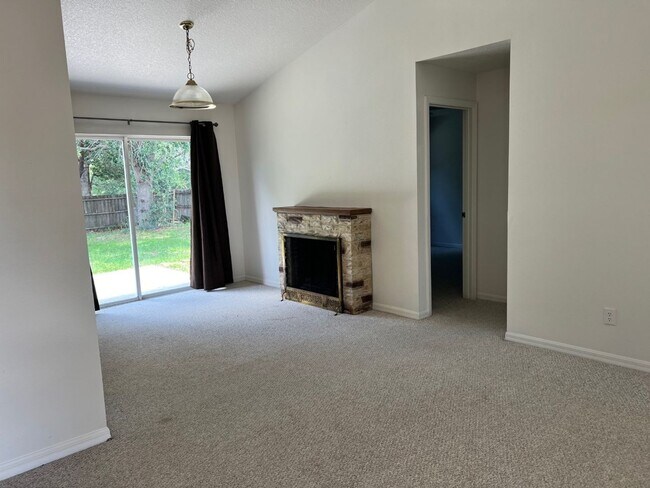 Foto del edificio - 3 Bedroom 2 Bath House in Clermont