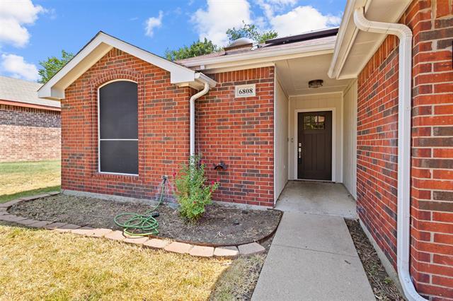 Foto del edificio - 6808 Cedar Shadow Dr