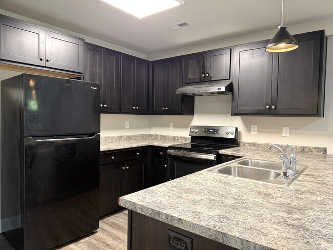Foto del edificio - "Charming 2-Bed, 2-Bath Duplex Retreat in New Market's Idyllic Setting!"