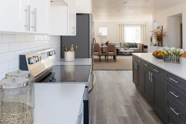 Building Photo - Erin Hills Estates