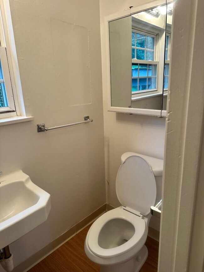 Foto del edificio - 16220 Greenwood Rd