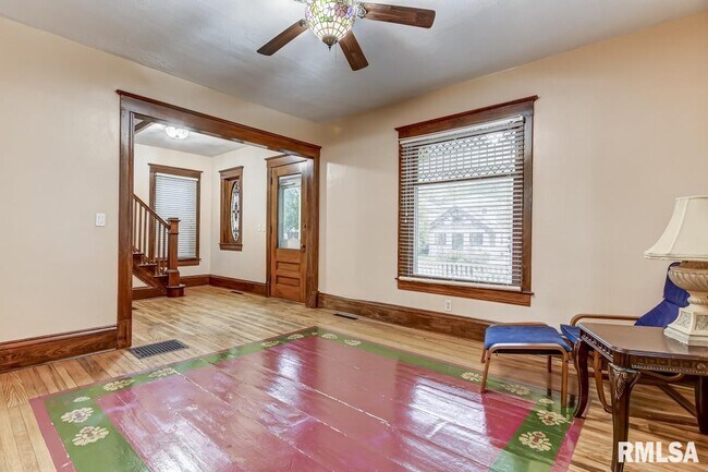 Foto del edificio - 1421 S Whittier Ave