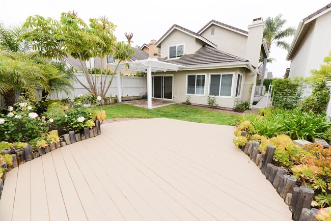 Building Photo - FANTASTIC FOUR BEDROOM THREE FULL BATH wit...
