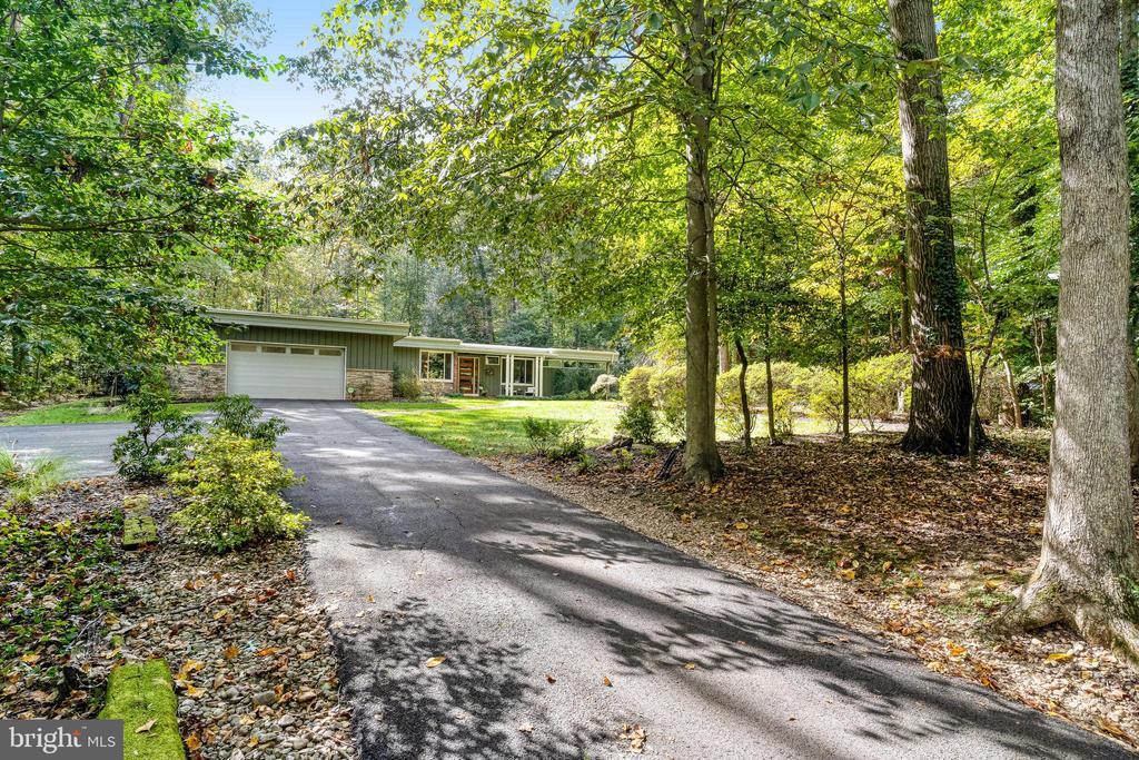 Foto principal - 3416 Barkley Dr