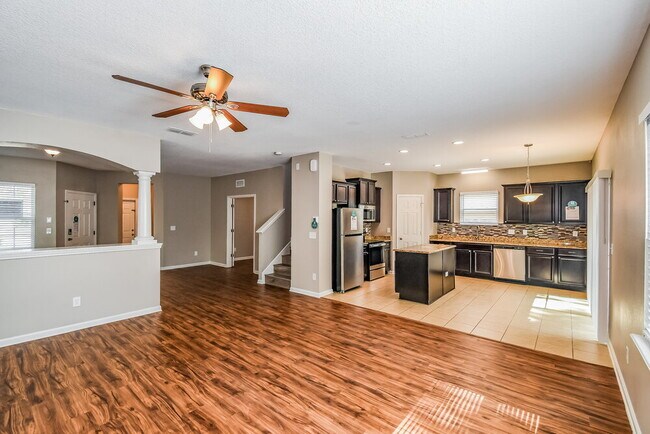 Foto del edificio - 211 Buck Run Way