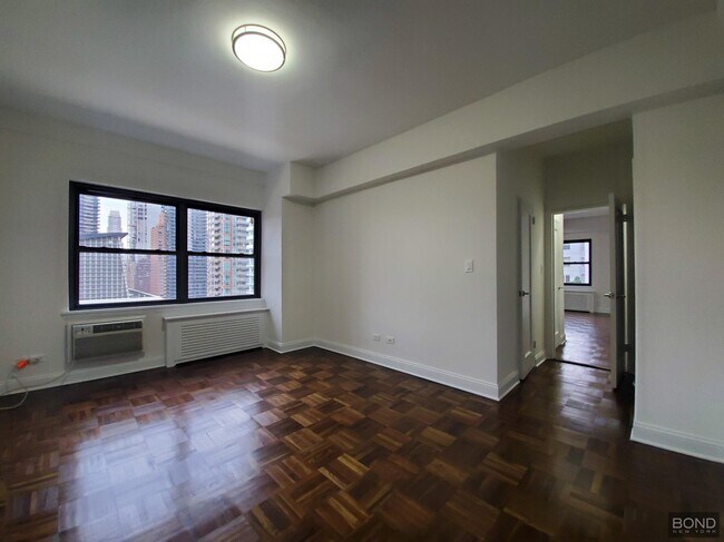 Building Photo - 157e E 57th St