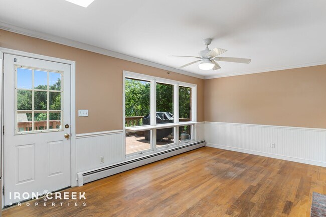 Building Photo - Spacious West Asheville Home with Dual Kit...