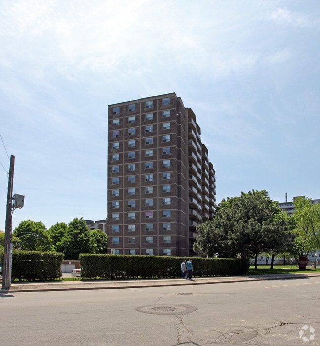 Building Photo - Royale Towers