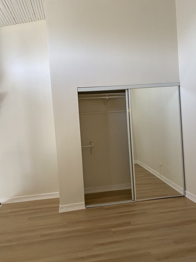 Building Photo - 5460 White Oak Ave