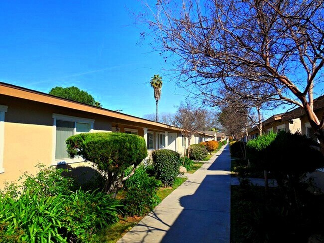 Foto del edificio - Garden Square Apartments