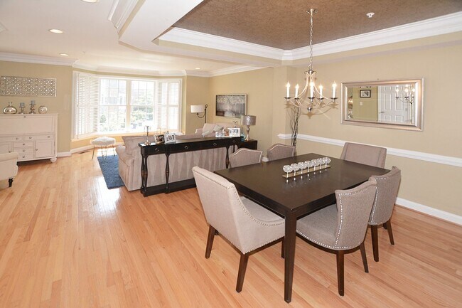 Building Photo - Beautiful Luxury TH with Deck & Patio!