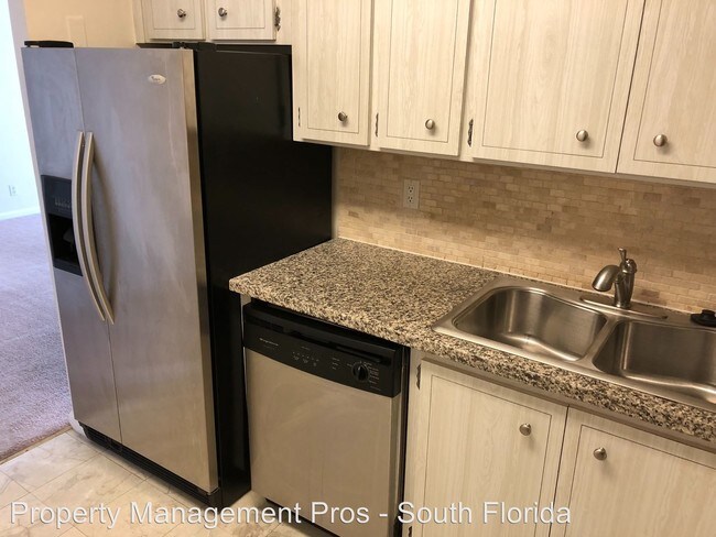 Foto del edificio - 2230 NE 56th Pl