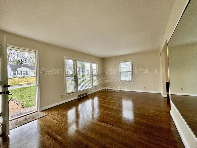 Foto del edificio - 7105 Circleview Dr