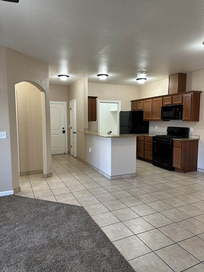 Building Photo - 6325 Reynolds Dr