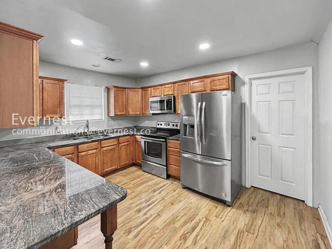 Photo - 1065 Fair St SW House