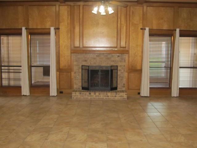 Building Photo - 3933 Bandera Dr