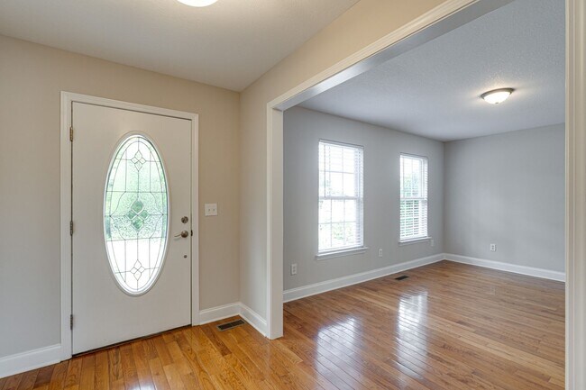 Building Photo - 3BR 2BA