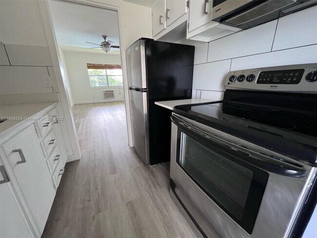Foto del edificio - 1350 E Sample Rd