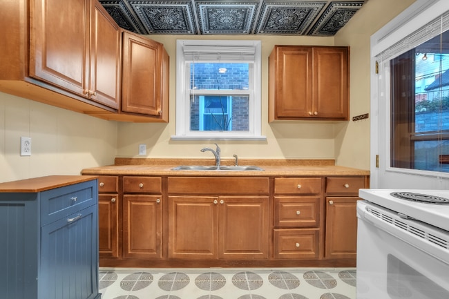 Building Photo - 1644 McFarland Rd