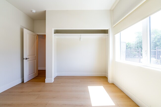 Foto del edificio - 4639 W 18th St