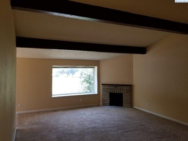 Foto del edificio - South Richland Townhouse for rent