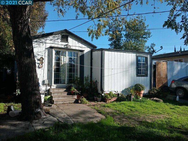 Building Photo - 1004 Lewis Ave