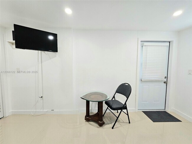 Foto del edificio - 3880 NW 2nd St