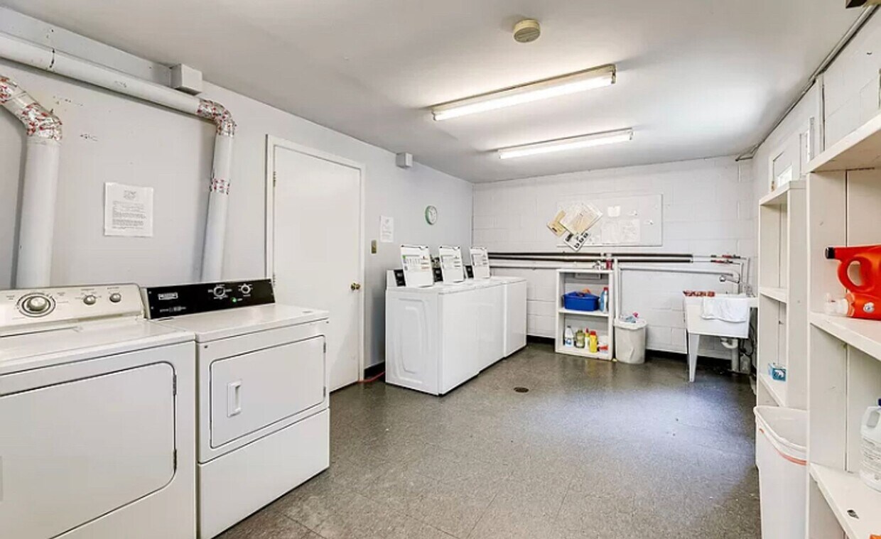 Building Photo - Old Town Charming Spacious 2 Bedroom!