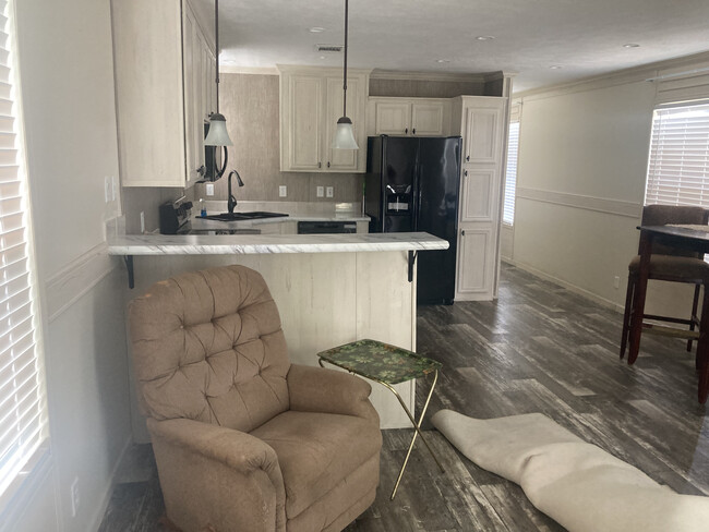 Foto del edificio - 42485 Church Point Rd