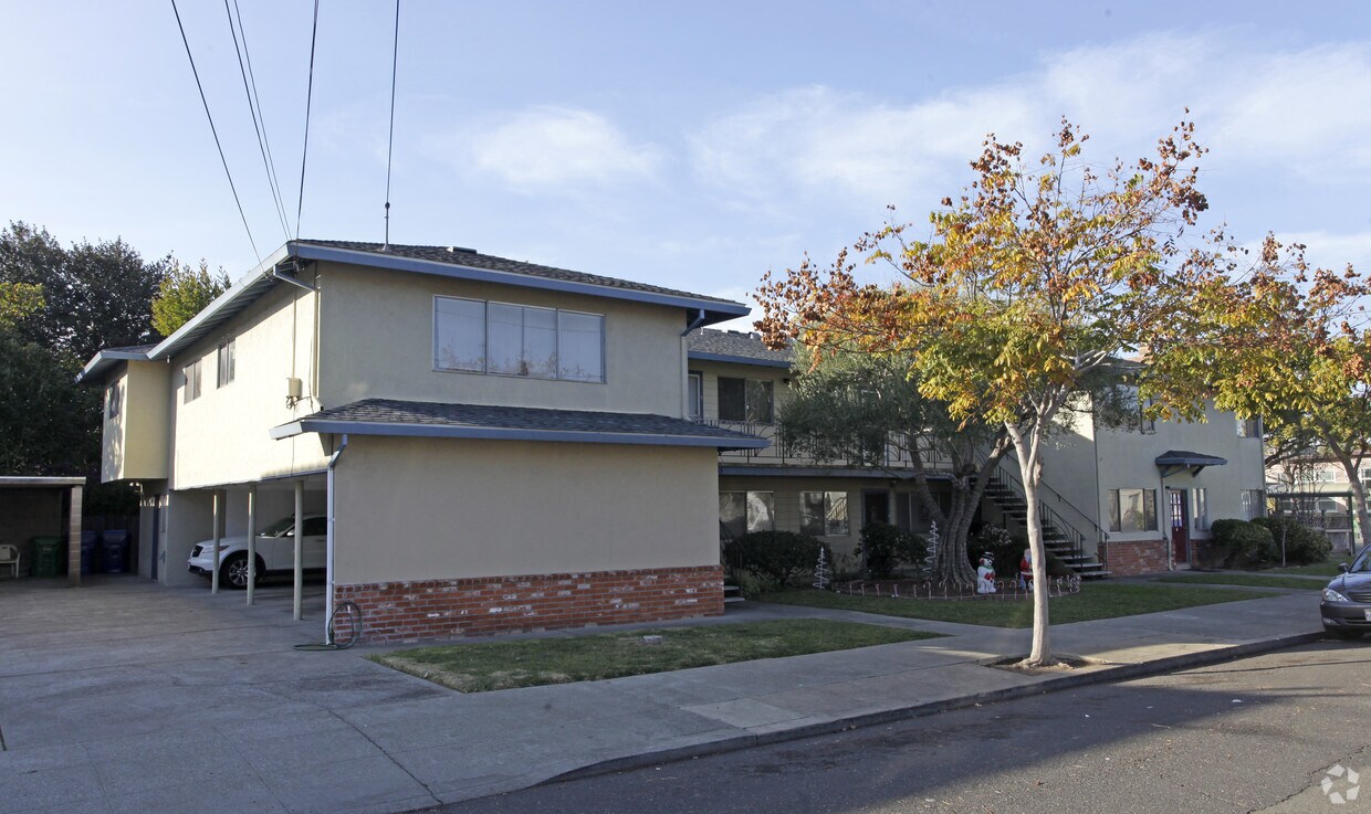 Primary Photo - 1455 Bay St