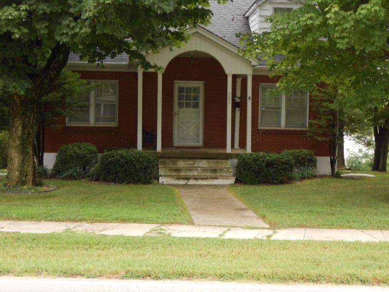 Primary Photo - 301 E Main St