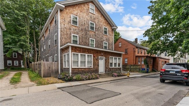 Building Photo - 16 Brinley St