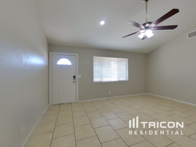 Foto del edificio - 3234 W Larkspur Dr