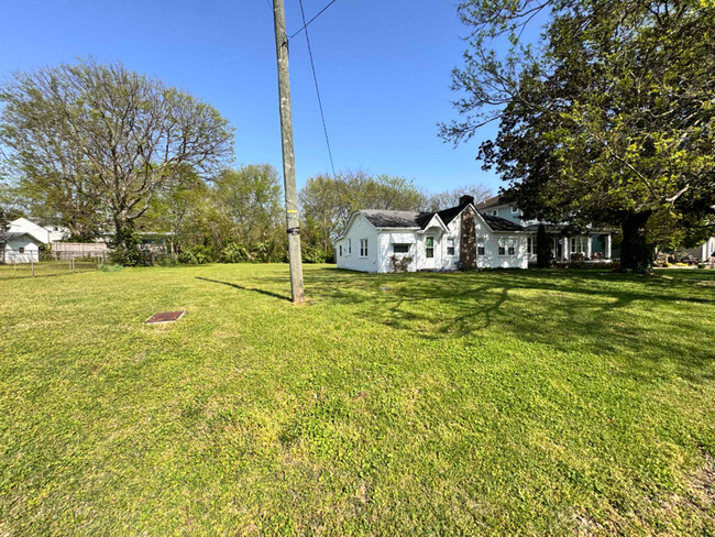 Building Photo - 146 51st Ave N