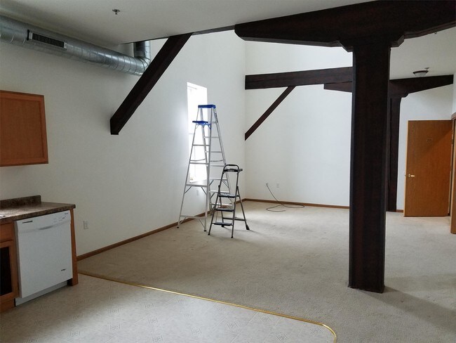 Building Photo - 401 W Fulton St