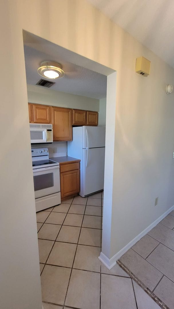 Building Photo - 611 W Oak Terrace Dr