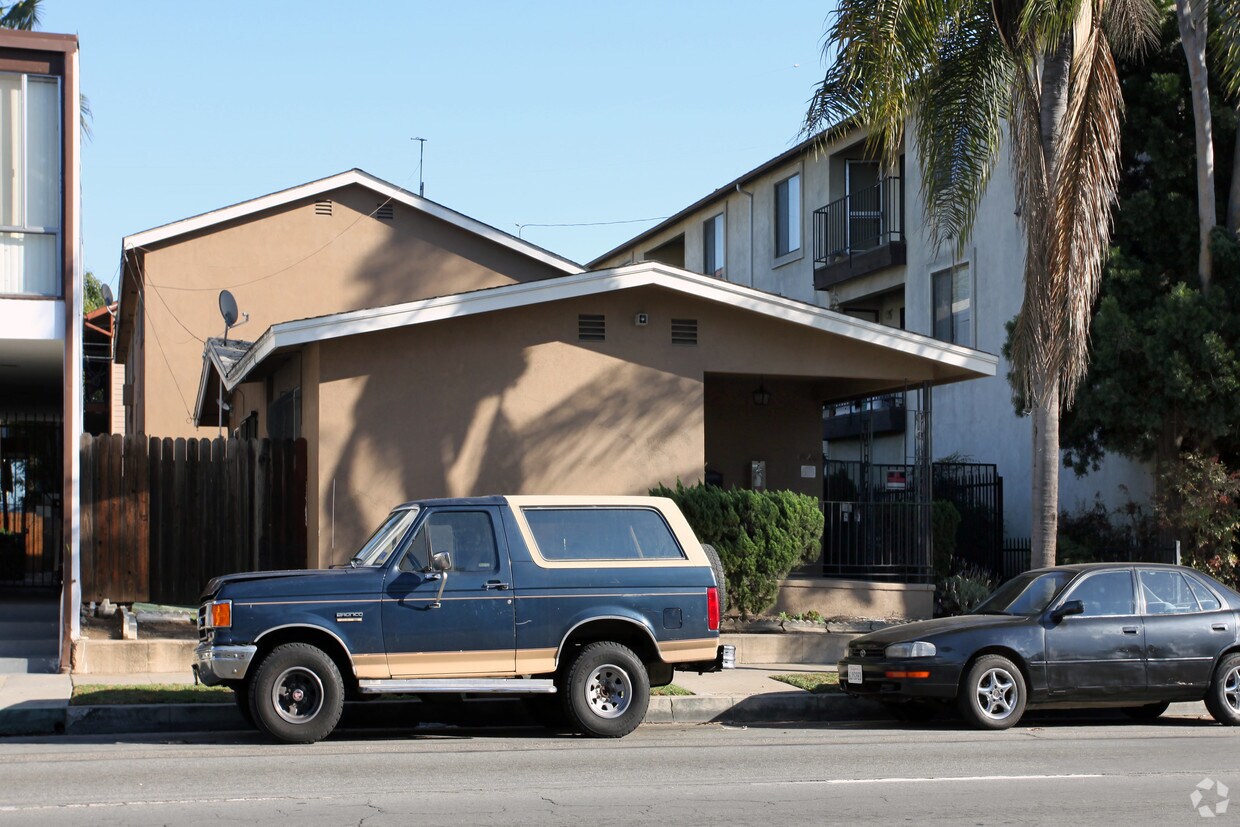 Primary Photo - 1026-1028 Redondo Ave