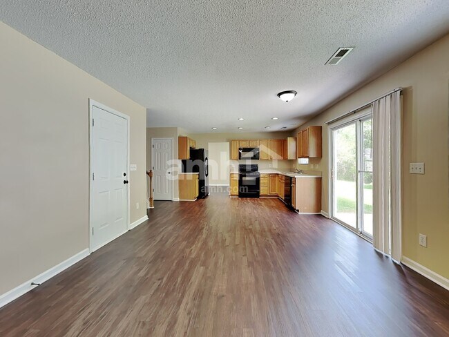 Foto del edificio - 5108 Weeping Cherry Dr