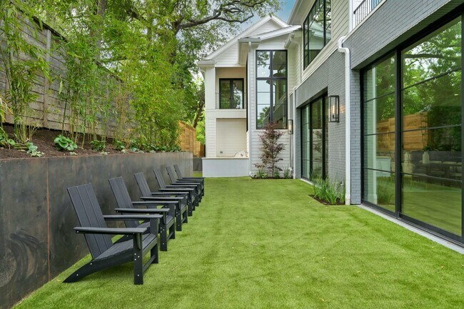 Foto del edificio - 2400 Bridle Path