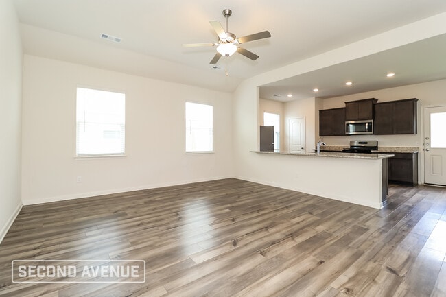 Foto del edificio - 1329 Woodwinds Dr