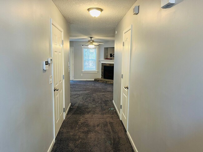 Foto del edificio - Wow! 3 bedroom 2.5 bathroom townhome in Co...