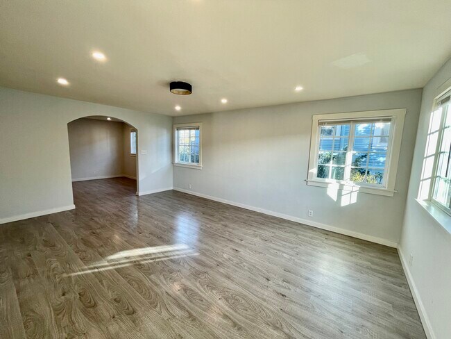 Living Room - 1026 Aileen St