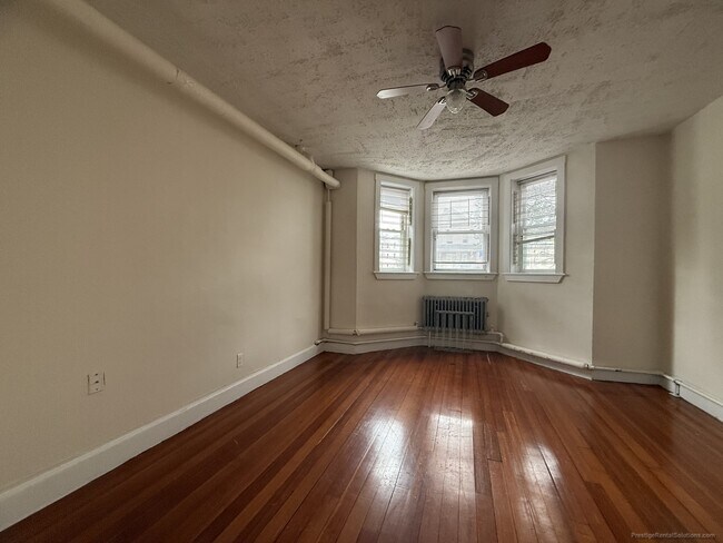 Foto del edificio - 528 Cambridge St
