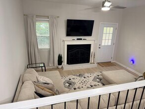 Building Photo - 808 Kendall Dr