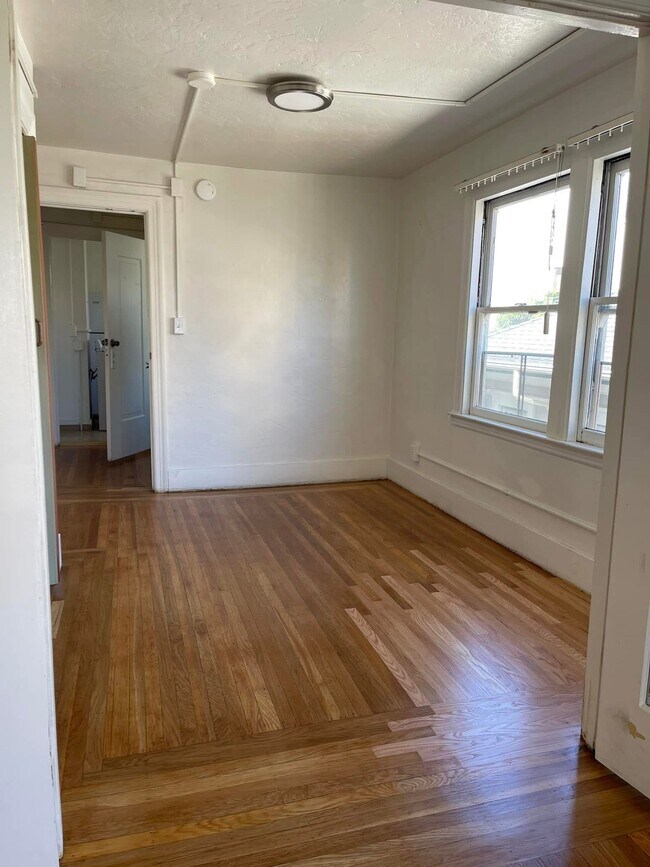 Foto del edificio - 2411 Durant Ave