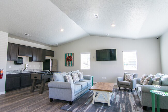 Lujoso, Casa club amueblada - Lovely 3-Story Townhomes in The Brickyard!