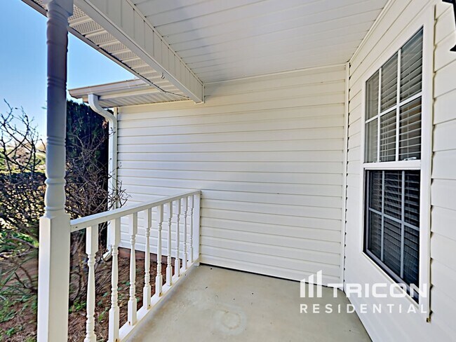 Foto del edificio - 2051 Meadowglen Ln